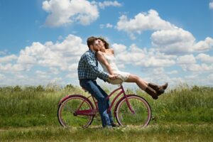 Love Is in the Air: 7 Awesome Signs of a Healthy Relationship